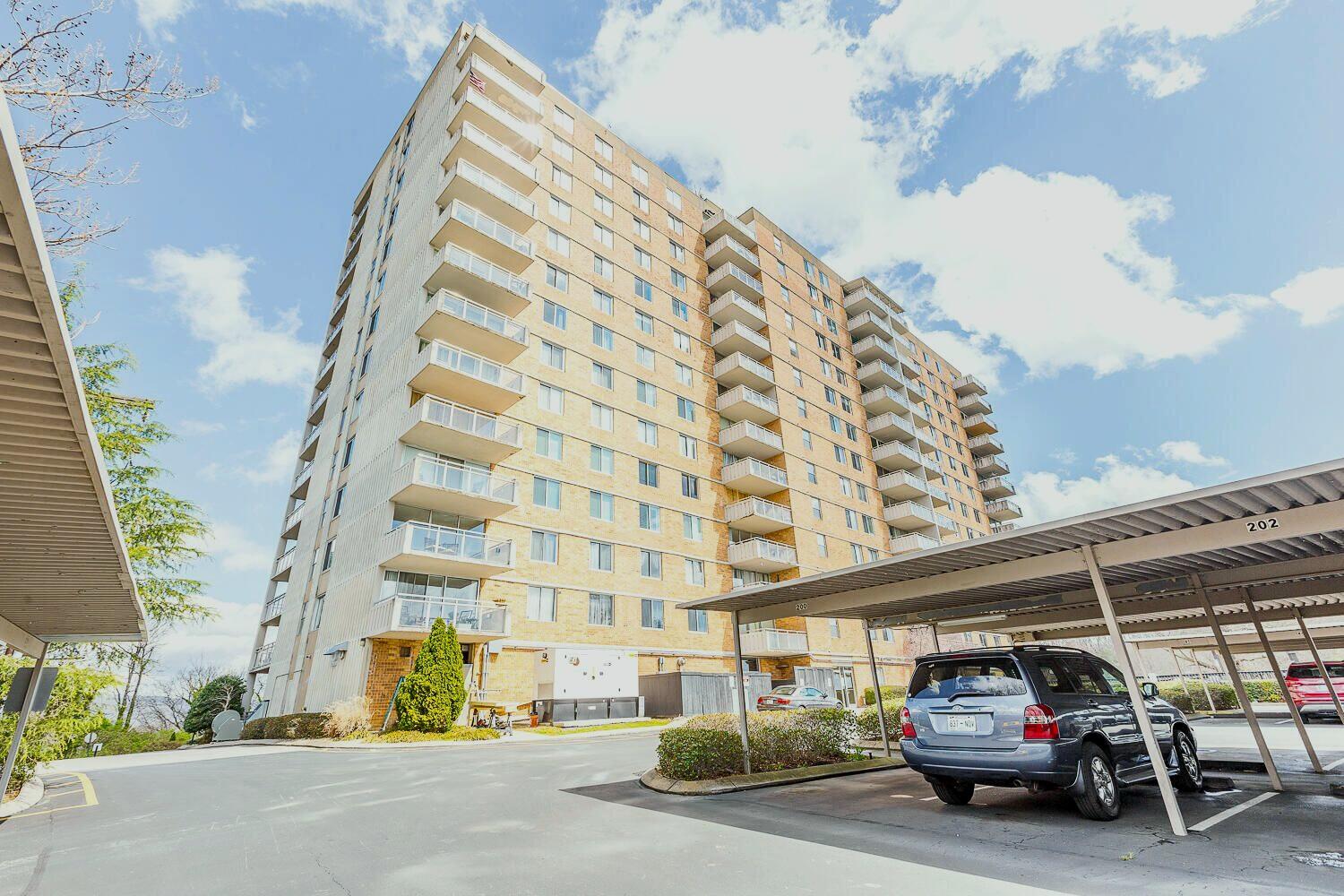 1131 Stringers Ridge Road, Unit 8J Chattanooga, TN 37405 - Photo 2 of 27 IMG_0863