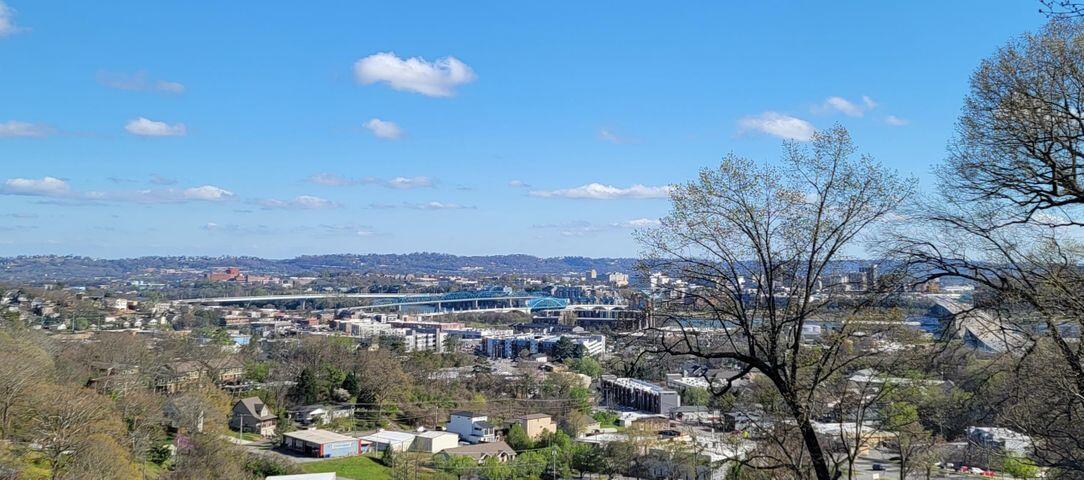 1131 Stringers Ridge Road, Unit 8J Chattanooga, TN 37405 - Photo 25 of 27 1131 Strigers Ridge Dwntwn view