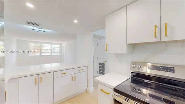 $1,850 | 1333 East Hallandale Beach Boulevard, Unit 326, Hallandale Beach, FL 33009
