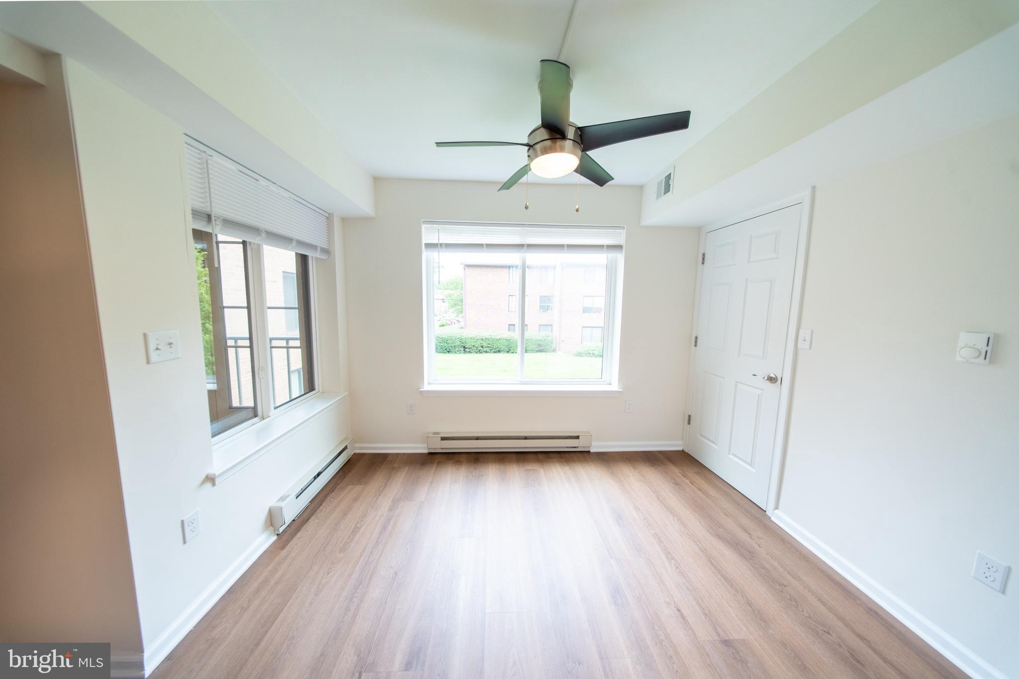 15210 Elkridge Way, Unit 912J Silver Spring, MD 20906 - Photo 20 of 35 Bright Breakfast nook