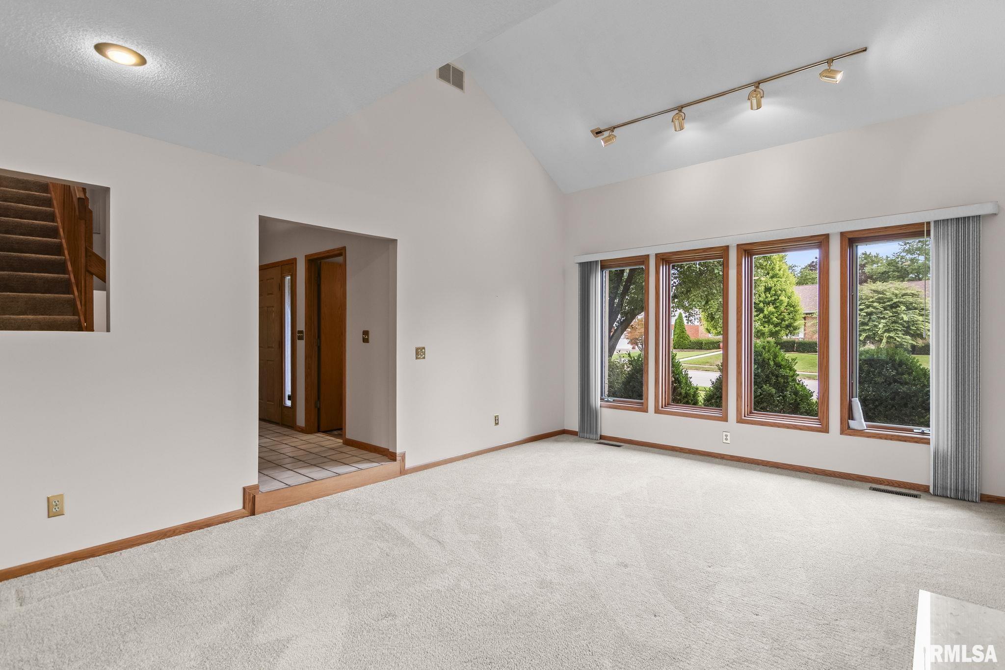 209 Prestwick Road Springfield, IL 62702 - Photo 11 of 31 Gallery Image 11