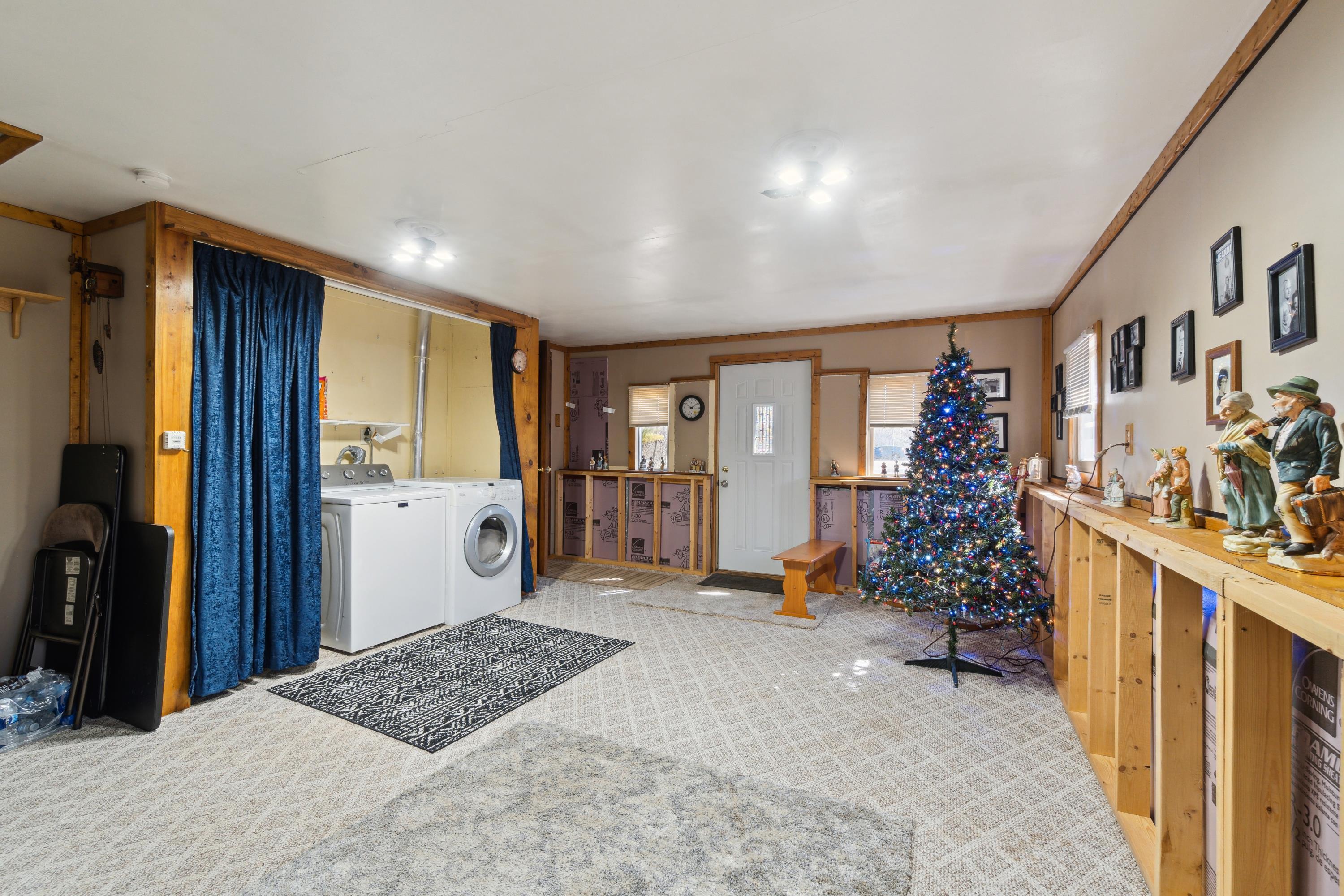 6300 South Meridian Road Jackson, MI 49201 - Photo 36 of 50 Meridian family room 2