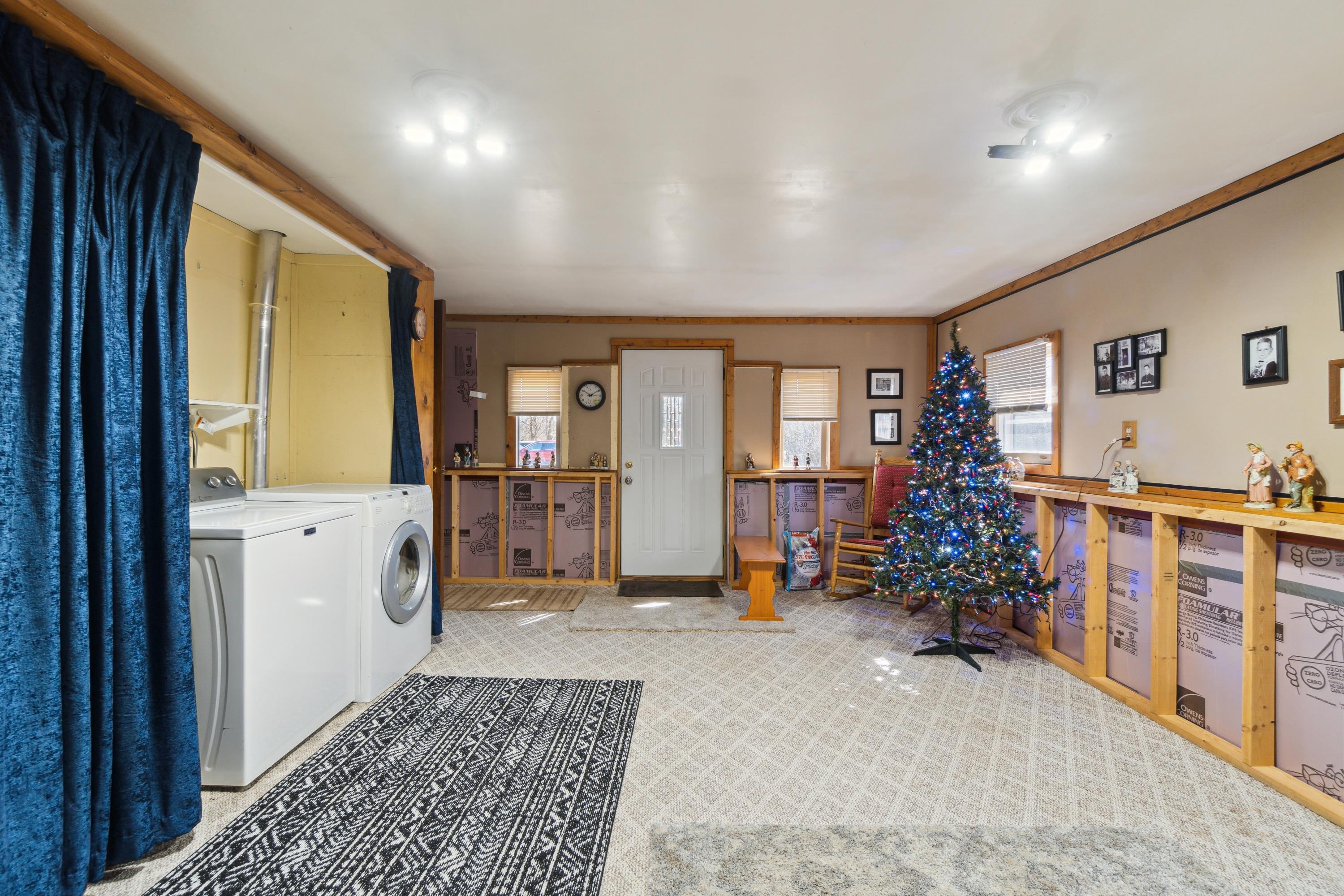 6300 South Meridian Road Jackson, MI 49201 - Photo 38 of 50 Meridian family room