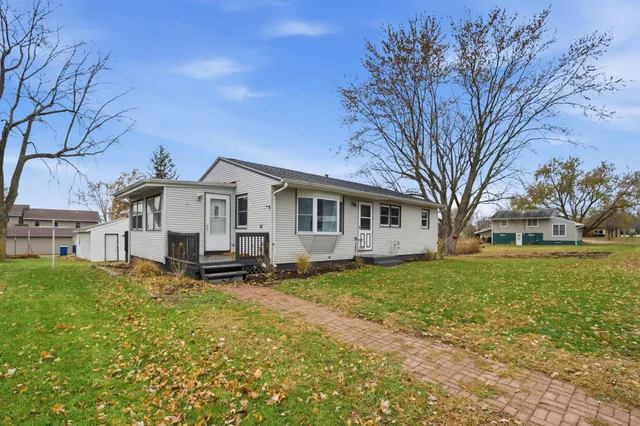 $219,870 | 217 5th Street, Buffalo, IA 52728