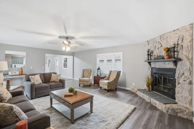 $219,870 | 217 5th Street, Buffalo, IA 52728