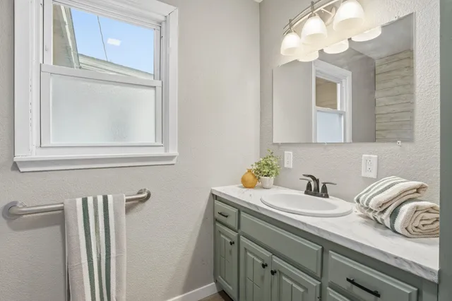 $219,870 | 217 5th Street, Buffalo, IA 52728