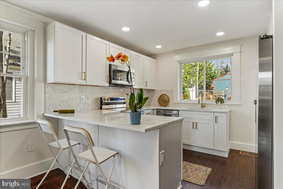 303 Krewson Terrace Willow Grove, PA 19090 - Photo 9 of 30