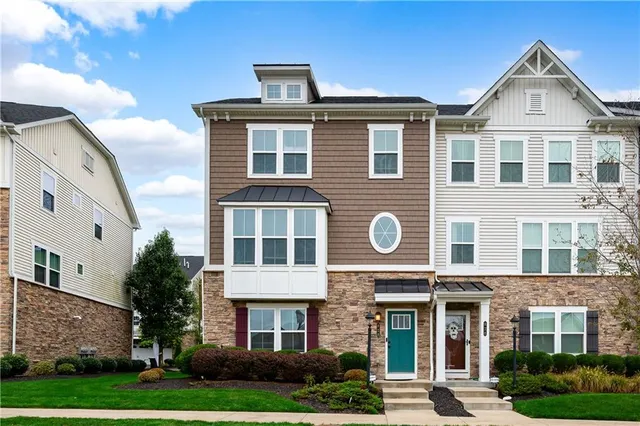$414,900 | 828 Theda-Dori Street, Cranberry Township, PA 16066