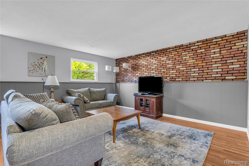 3145 South Fenton Road Holly, MI 48442 - Photo 9 of 34 Gallery Image 9