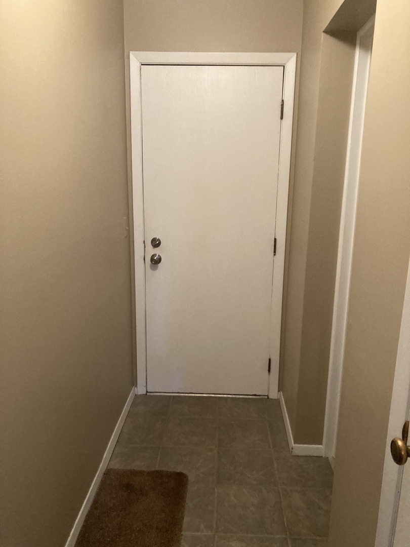 2461 Spring Street, Unit 3504 Woodridge, IL 60517 - Photo 3 of 20 a view of a small space