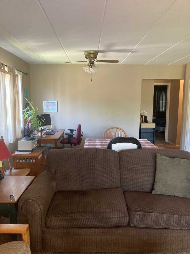 2461 Spring Street, Unit 3504 Woodridge, IL 60517 - Photo 6 of 20 a living room with furniture