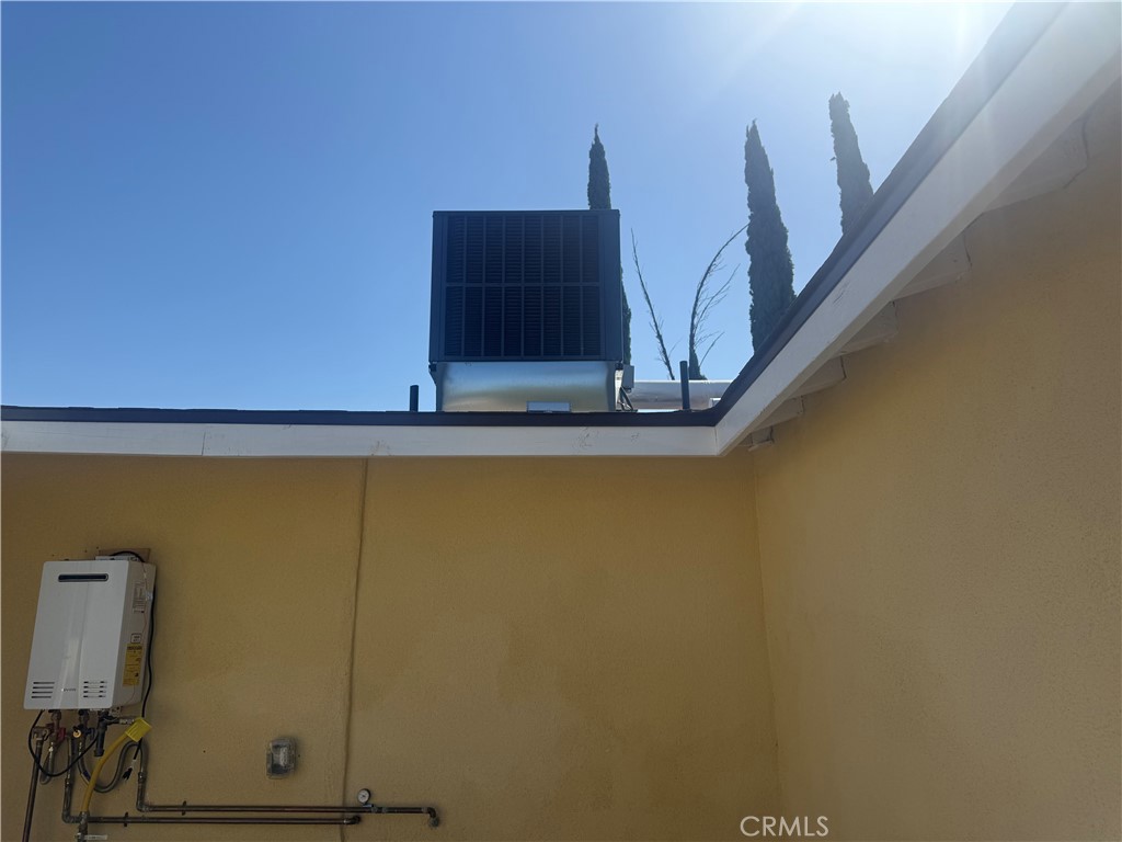 10337 Mull Avenue Riverside, CA 92505 - Photo 5 of 28 a view of a small space