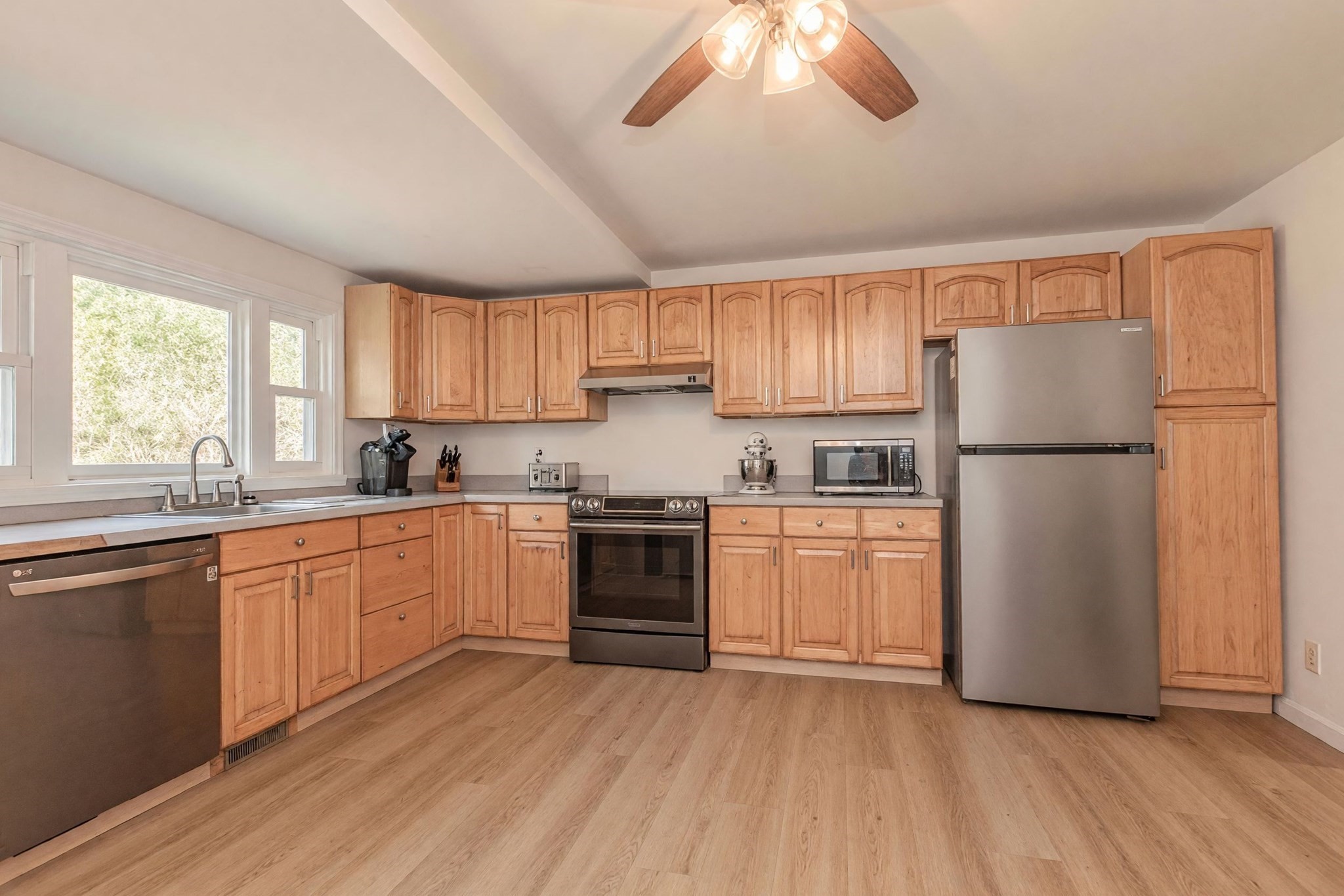 76 Roberts Road Bridgewater, MA 02324 - Photo 4 of 26 Gallery Image 4