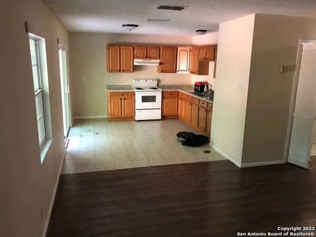 $995 | 7854 Sarepto, San Antonio, TX 78239