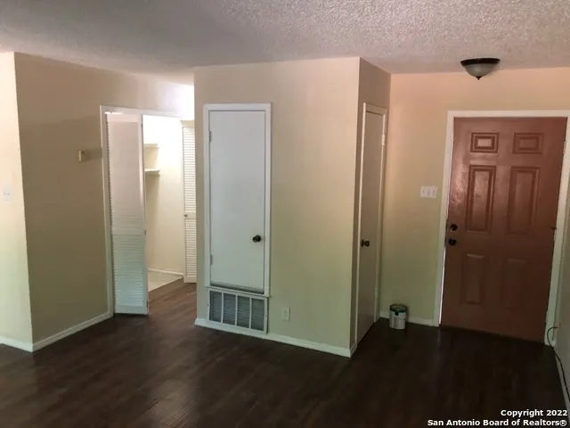 $995 | 7854 Sarepto, San Antonio, TX 78239