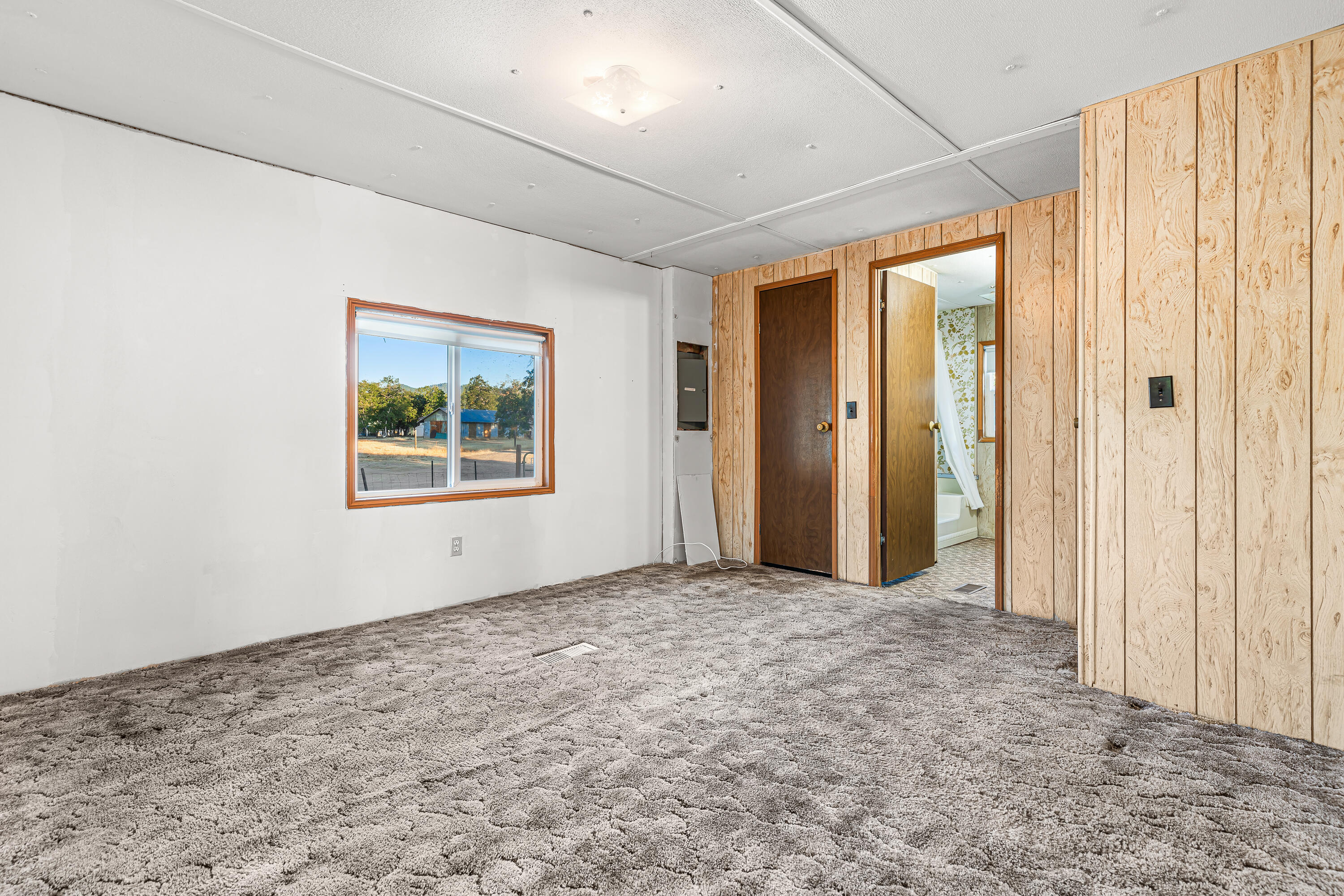 3849 Sams Valley Road Gold Hill, OR 97525 - Photo 11 of 57 9R9A8315