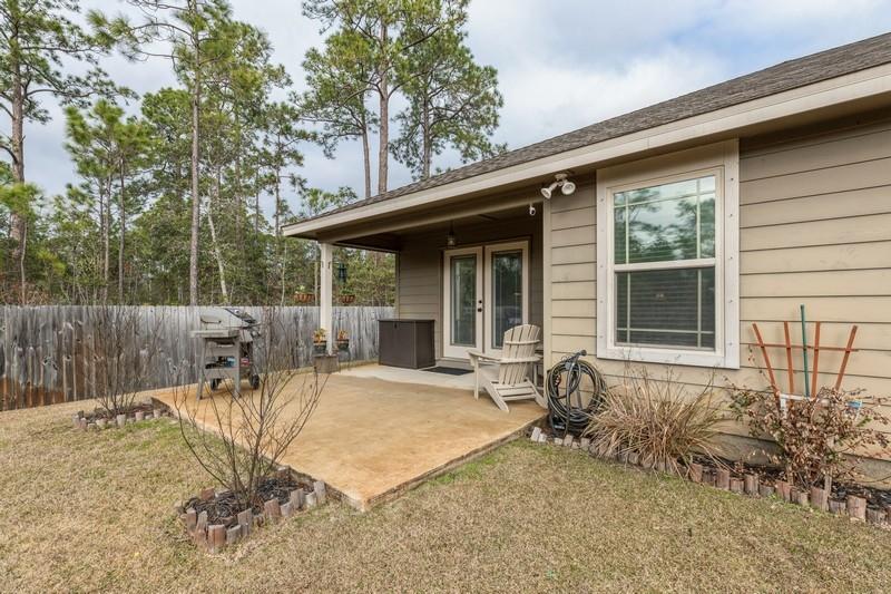 2693 Hartman Court Navarre, FL 32566 - Photo 34 of 34 a backyard of a house with table and chairs