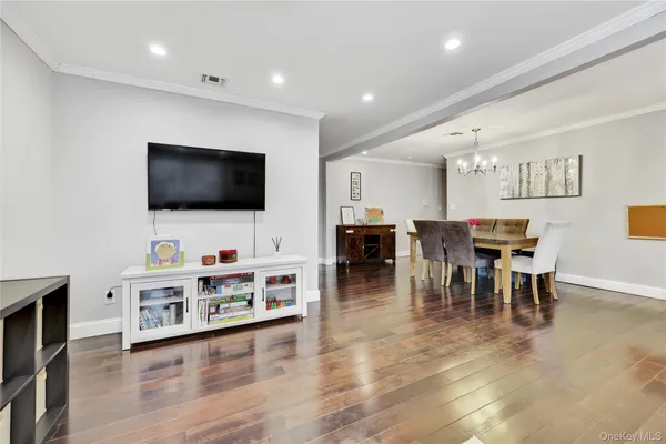 $318,000 | 1201 East Broadway, Unit H23, Hewlett, NY 11557