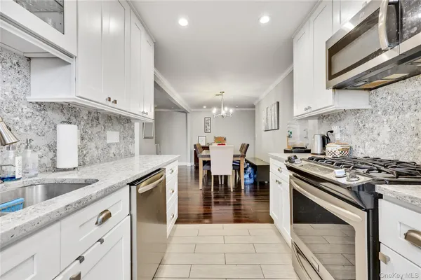$318,000 | 1201 East Broadway, Unit H23, Hewlett, NY 11557