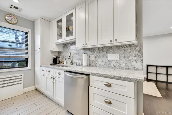 $318,000 | 1201 East Broadway, Unit H23, Hewlett, NY 11557