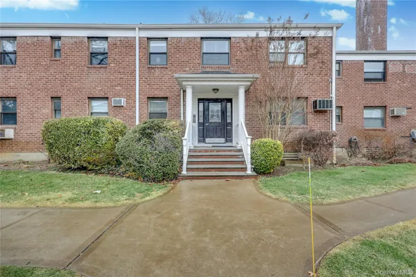 $318,000 | 1201 East Broadway, Unit H23, Hewlett, NY 11557