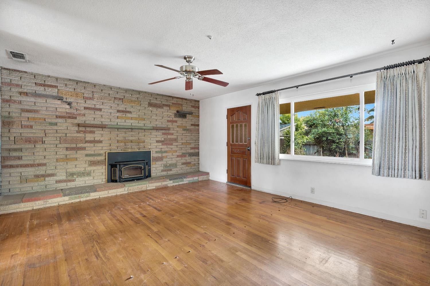 3376 East Richert Avenue Fresno, CA 93726 - Photo 13 of 29