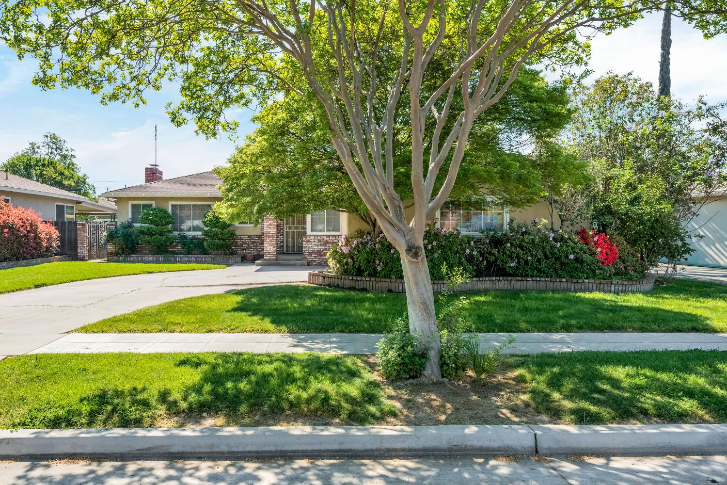 3376 East Richert Avenue Fresno, CA 93726 - Photo 2 of 29