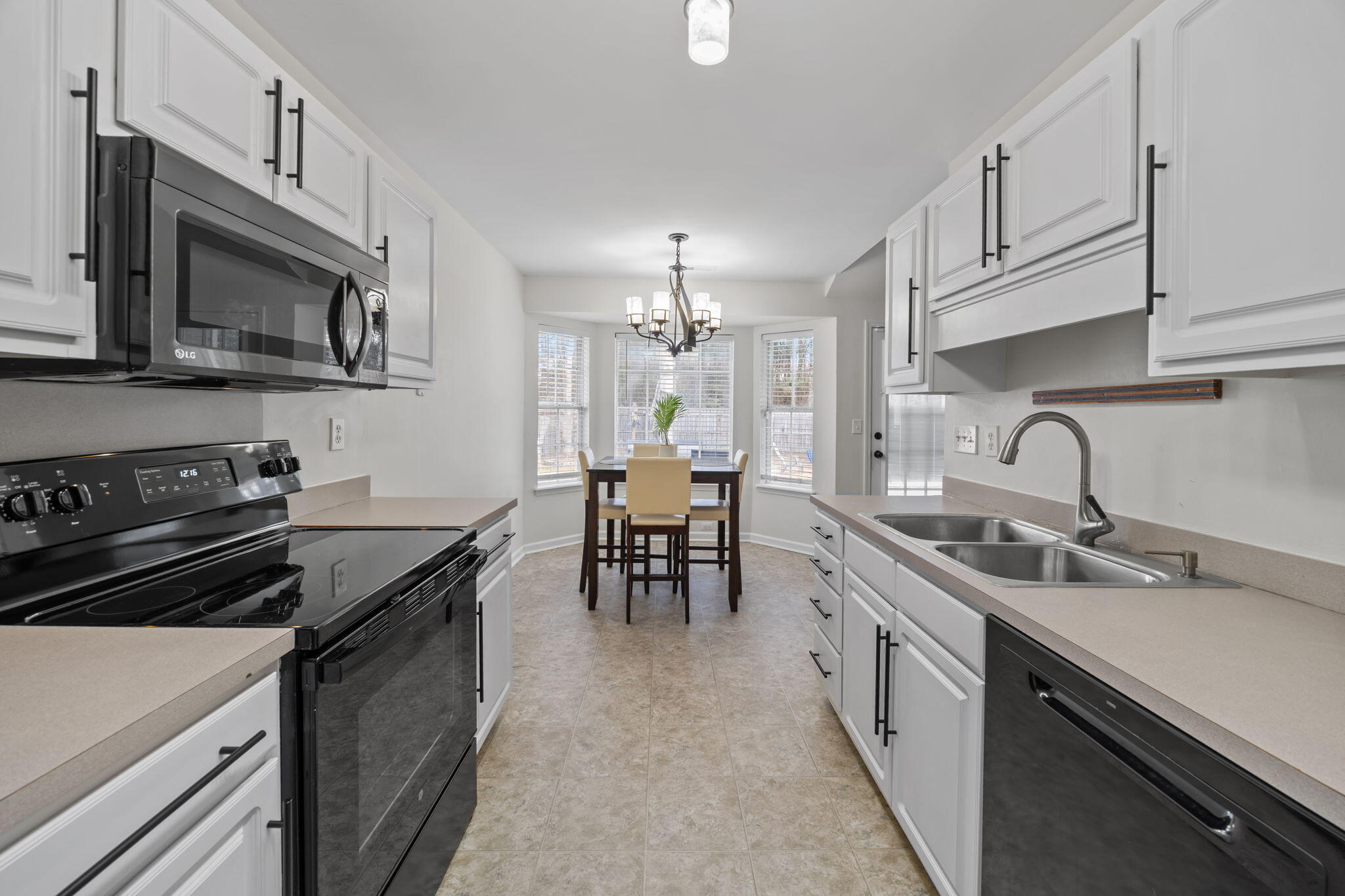 1204 Raptor Drive Hanahan, SC 29410 - Photo 7 of 18 37-web-or-mls-470A2169