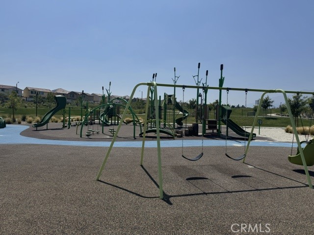 2464 Gunner Ridge Way Rialto, CA 92377 - Photo 31 of 42