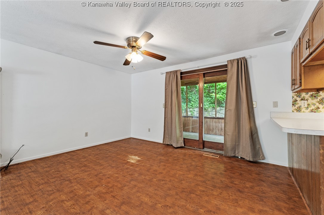 910 Echo Road South Charleston, WV 25303 - Photo 5 of 32 DINING
