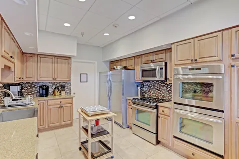 $869,000 | 5380 North Ocean Drive, Unit 6D, Singer Island, FL 33404