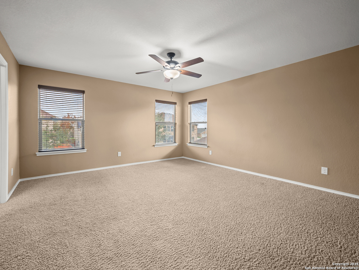 7514 Copper Cove Converse, TX 78109 - Photo 23 of 33 an empty room with windows and ceiling fan