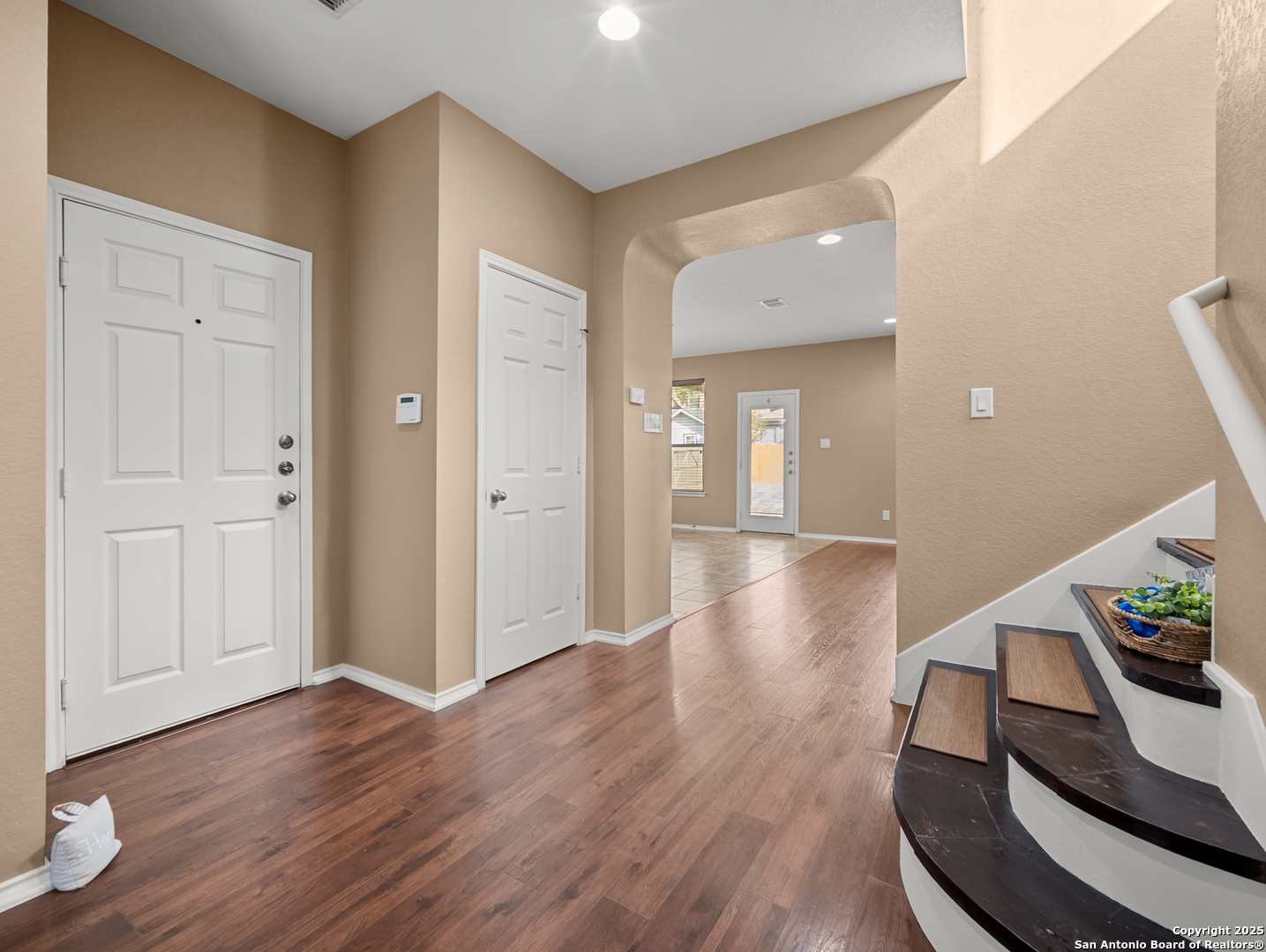 7514 Copper Cove Converse, TX 78109 - Photo 7 of 33 a view of livingroom furniture and hardwood floor