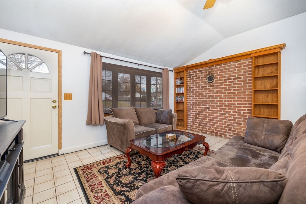 117 Corcoran Boulevard Springfield, MA 01118 - Photo 5 of 27 Gallery Image 5