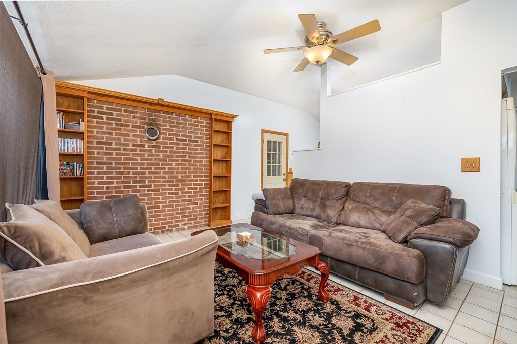 117 Corcoran Boulevard Springfield, MA 01118 - Photo 6 of 27 Gallery Image 6