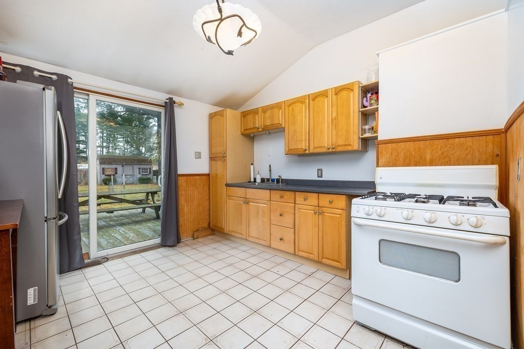 117 Corcoran Boulevard Springfield, MA 01118 - Photo 7 of 27 Gallery Image 7