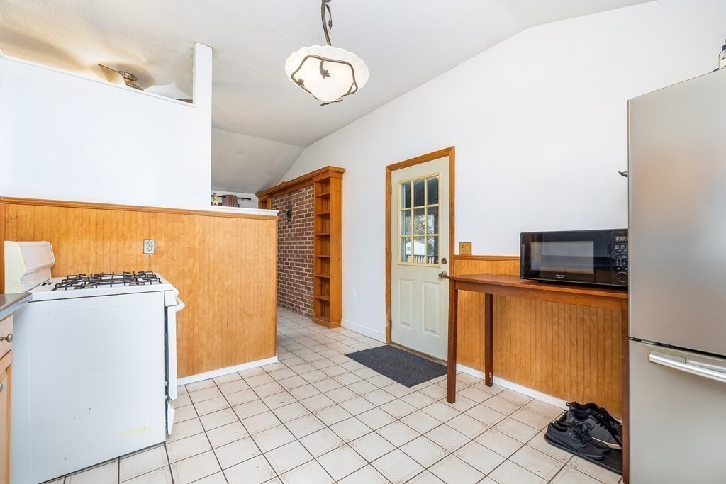 117 Corcoran Boulevard Springfield, MA 01118 - Photo 9 of 27 Gallery Image 9