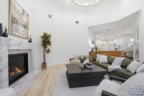 $3,990,000 | 31 Hollymead Drive, The Woodlands, TX 77381