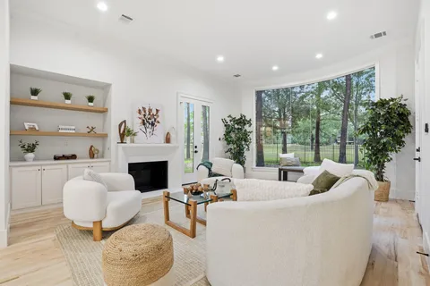 $3,990,000 | 31 Hollymead Drive, The Woodlands, TX 77381