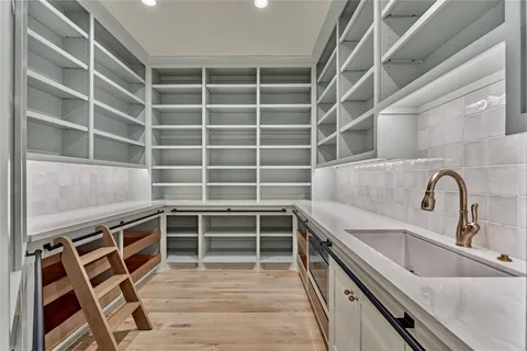 $3,990,000 | 31 Hollymead Drive, The Woodlands, TX 77381