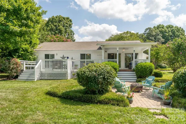 a view of a house with a yard and plants