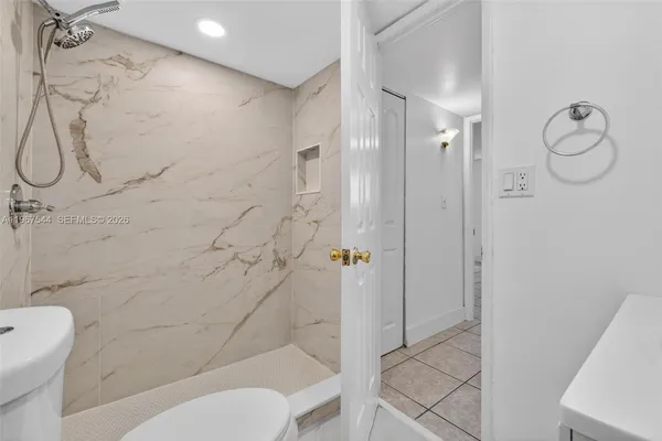 $2,000 | 606 West 81st Street, Unit 302, Hialeah, FL 33014