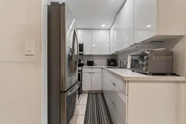$2,100 | 606 West 81st Street, Unit 302, Hialeah, FL 33014