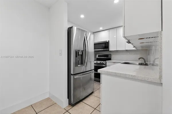 $2,100 | 606 West 81st Street, Unit 302, Hialeah, FL 33014