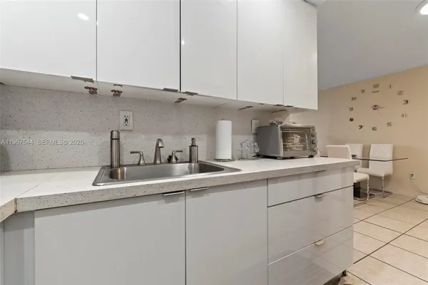 $2,100 | 606 West 81st Street, Unit 302, Hialeah, FL 33014