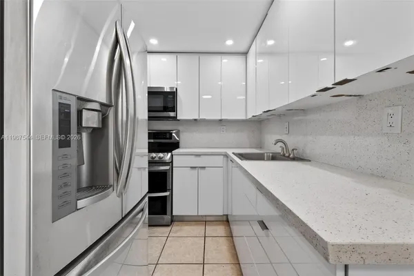 $2,100 | 606 West 81st Street, Unit 302, Hialeah, FL 33014