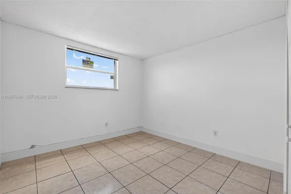 $2,100 | 606 West 81st Street, Unit 302, Hialeah, FL 33014