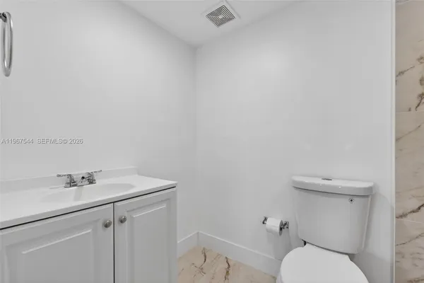 $2,100 | 606 West 81st Street, Unit 302, Hialeah, FL 33014