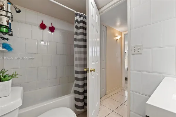 $2,100 | 606 West 81st Street, Unit 302, Hialeah, FL 33014
