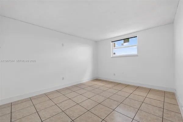 $2,100 | 606 West 81st Street, Unit 302, Hialeah, FL 33014